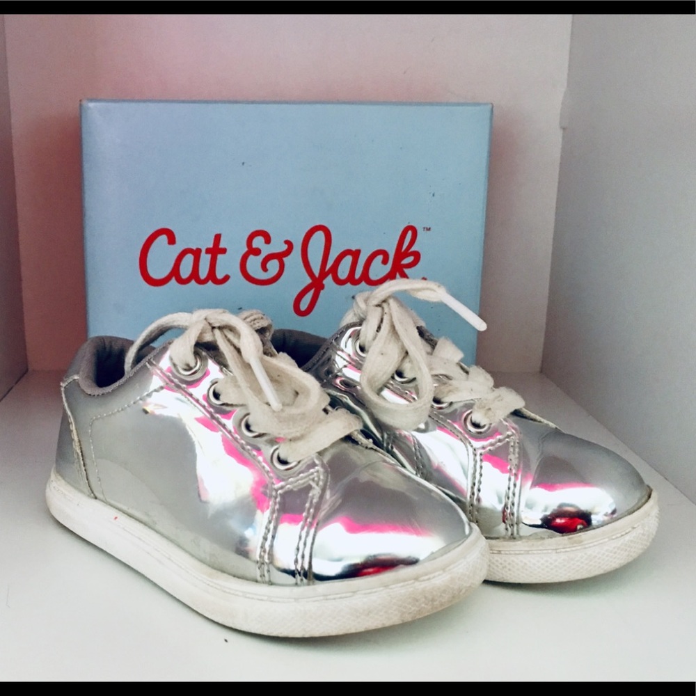 Cat & Jack Kid Shoes Size 7 Toddlers Sliver Metallic & white Sneakers